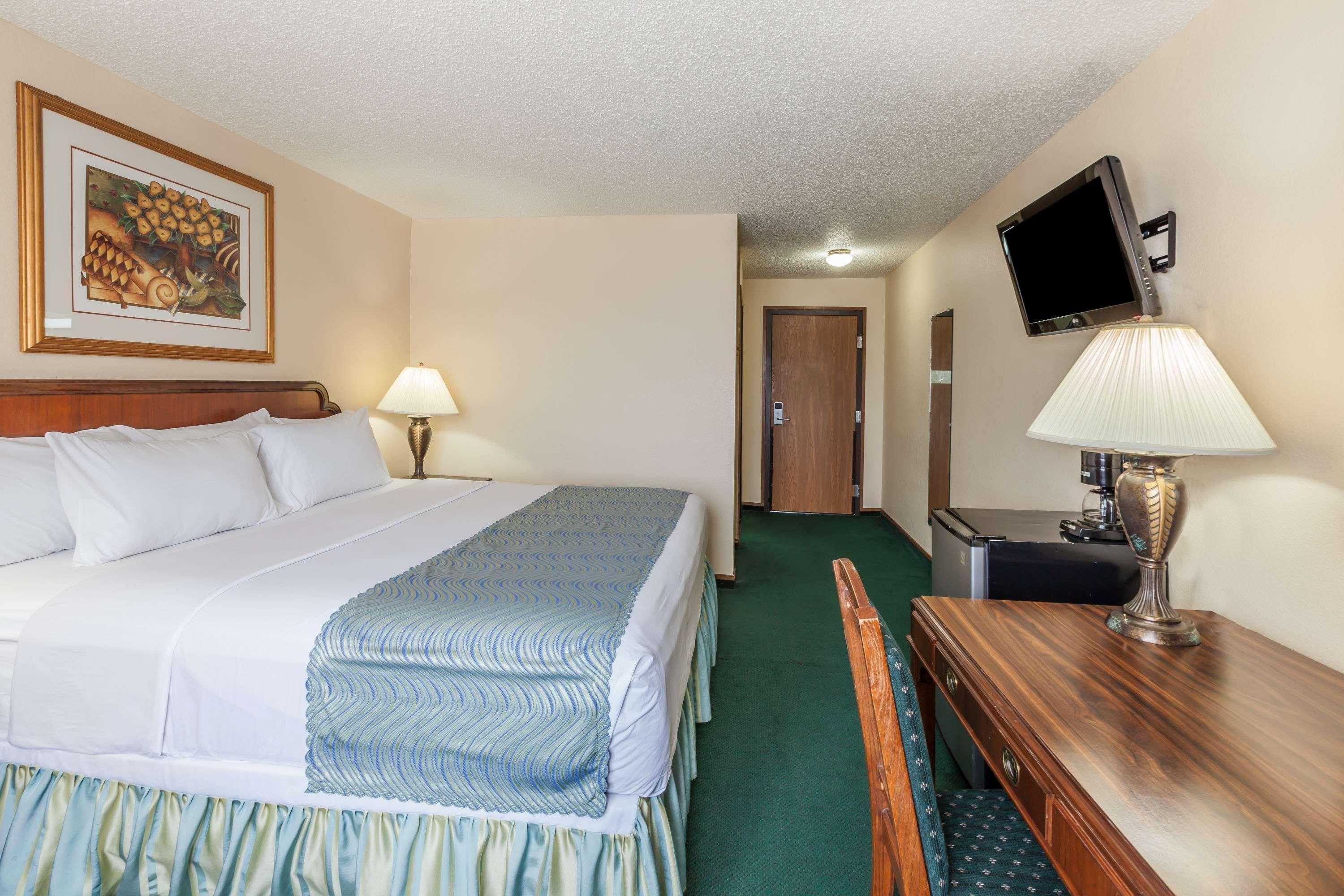 Отель Super 8 By Wyndham Irving Dfw Airport/South Экстерьер фото
