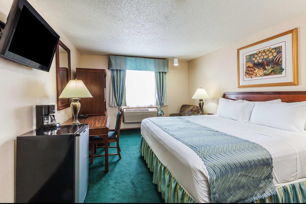 Отель Super 8 By Wyndham Irving Dfw Airport/South Экстерьер фото
