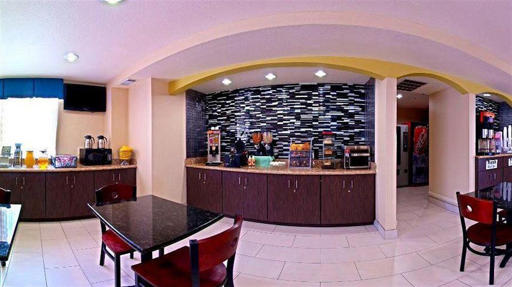 Отель Super 8 By Wyndham Irving Dfw Airport/South Экстерьер фото