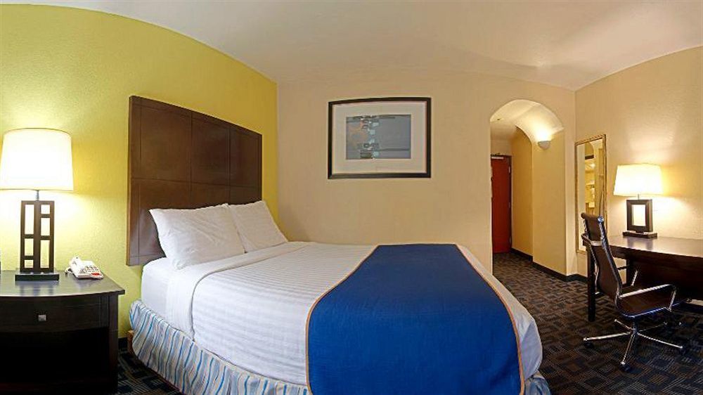 Отель Super 8 By Wyndham Irving Dfw Airport/South Экстерьер фото