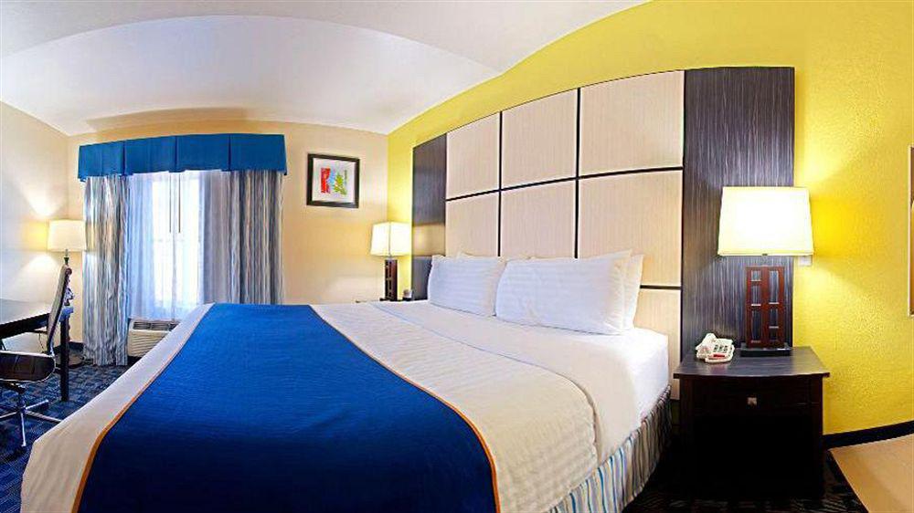 Отель Super 8 By Wyndham Irving Dfw Airport/South Экстерьер фото